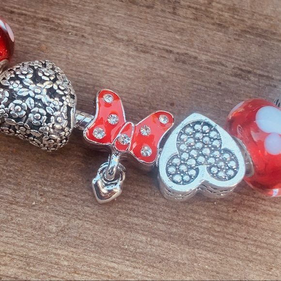 MICKEY & MINNIE KEY ♡ Charms GIFT Bracelet - Picture 3 of 8